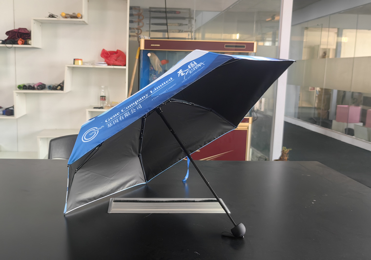 Folding umbrella