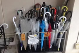 Folding umbrellas are not as popular as straight umbrellas in Japan
